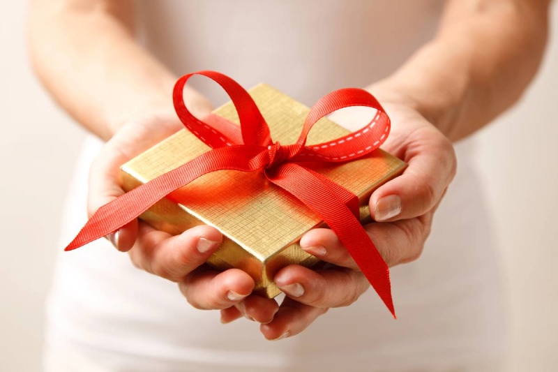 Can End-Of-The-Year Giving Mean Tax Deductions For My Roseville Business?